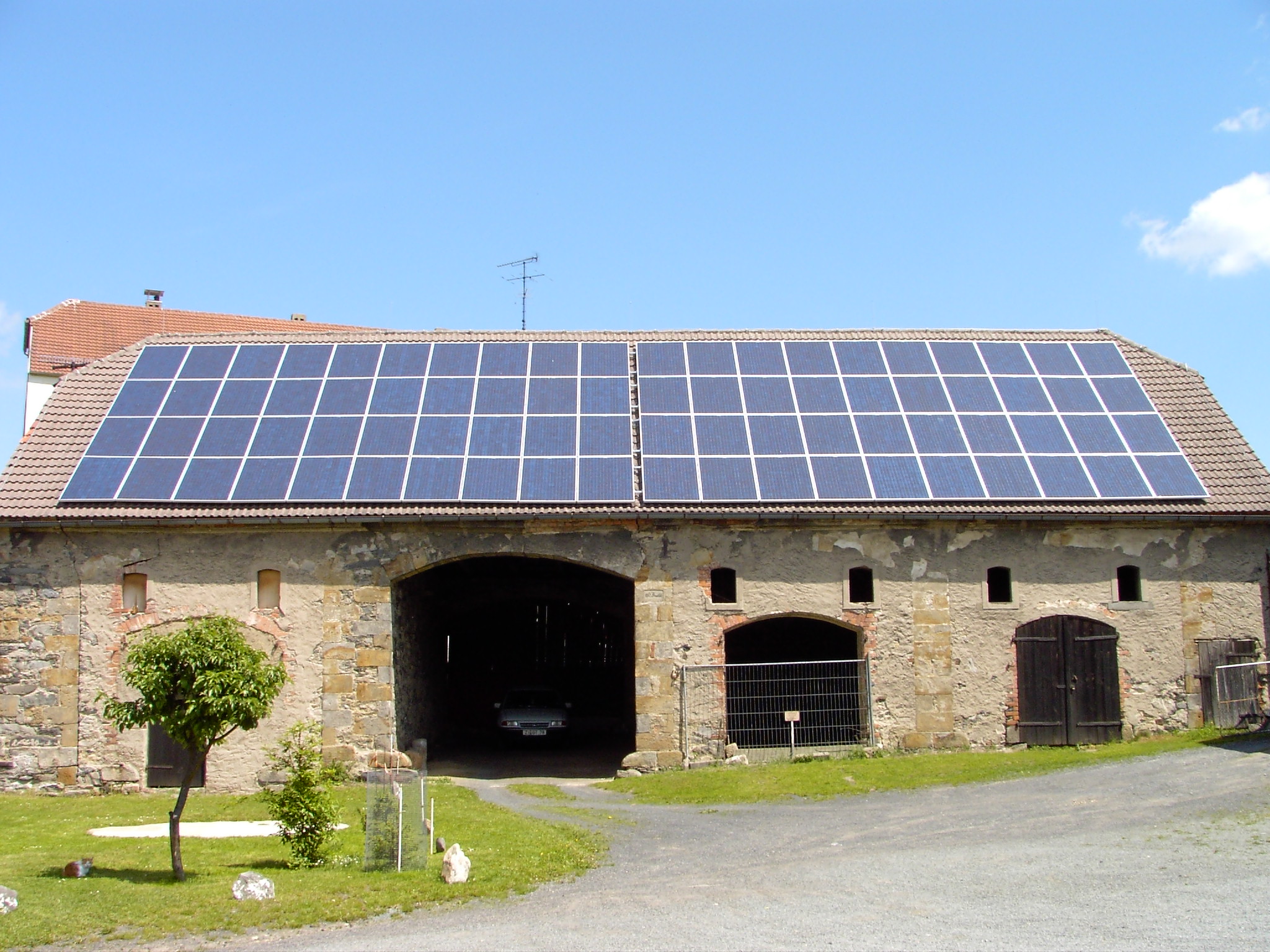 Gebäude mit Photovoltaikanlage